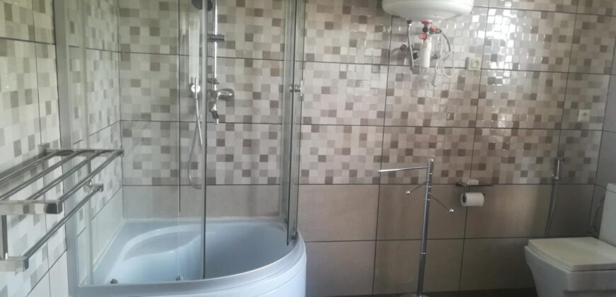 A louer une charmante villa T4 à étage située dans un quartier calme d’Ambatomaro