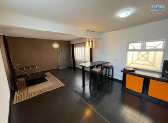 A louer un bel appartement T2 semi-meublé situé dans une résidence sécurisée à Ivandry