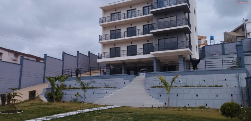 A louer un bel appartement T4 neuf situé dans un immeuble sécurisé à By pass