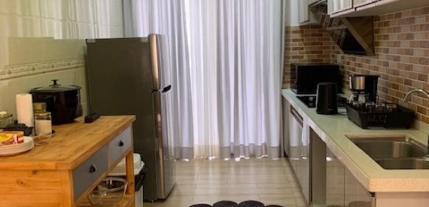 A louer un charmant appartement T4 meublé situé à Antsakaviro dans un quartier calme