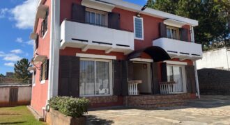 A vendre une villa type F6 située dans un quartier calme à Lazaina Avaradrano