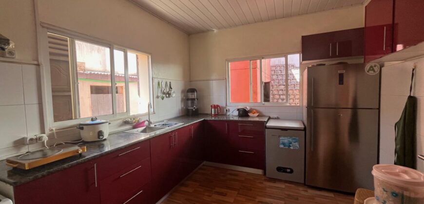 A vendre une villa type F6 située dans un quartier calme à Lazaina Avaradrano