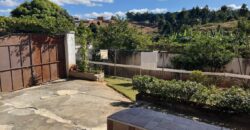 A vendre une villa type F6 située dans un quartier calme à Lazaina Avaradrano