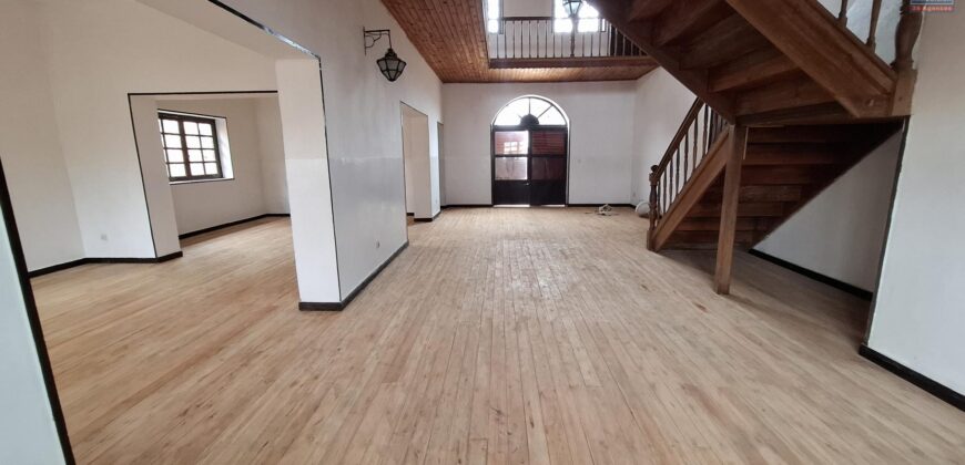 Location d’une charmante villa T4 située dans un quartier calme proche de la route principale à Ambohitrarahaba