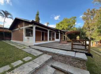En location une villa basse de type F4 située dans un quartier calme et résidentiel à Ilafy