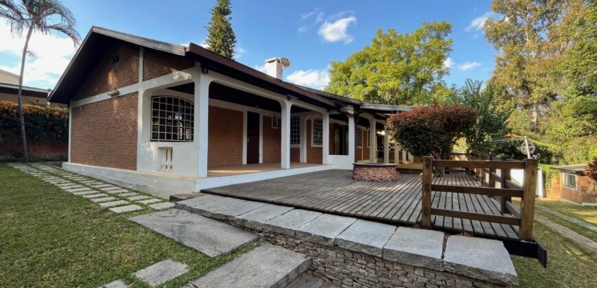 En location une villa basse de type F4 située dans un quartier calme et résidentiel à Ilafy