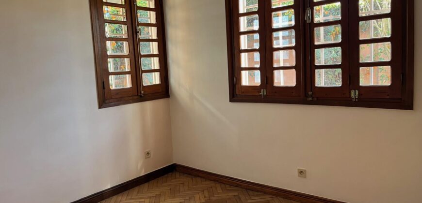 En location une villa basse de type F4 située dans un quartier calme et résidentiel à Ilafy