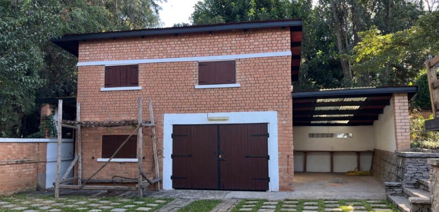 En location une villa basse de type F4 située dans un quartier calme et résidentiel à Ilafy