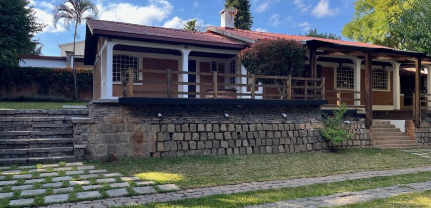 En location une villa basse de type F4 située dans un quartier calme et résidentiel à Ilafy