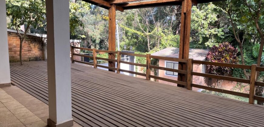 En location une villa basse de type F4 située dans un quartier calme et résidentiel à Ilafy