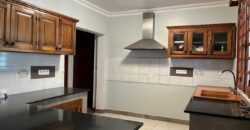 En location une villa basse de type F4 située dans un quartier calme et résidentiel à Ilafy