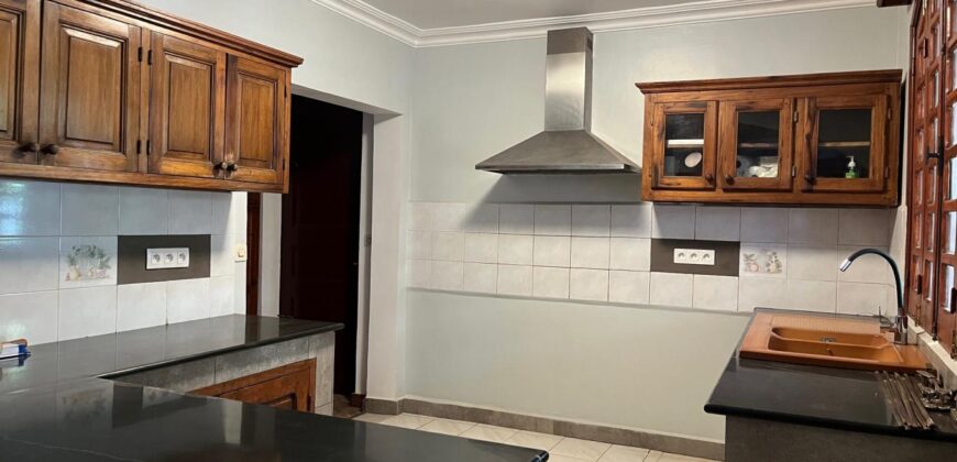 En location une villa basse de type F4 située dans un quartier calme et résidentiel à Ilafy