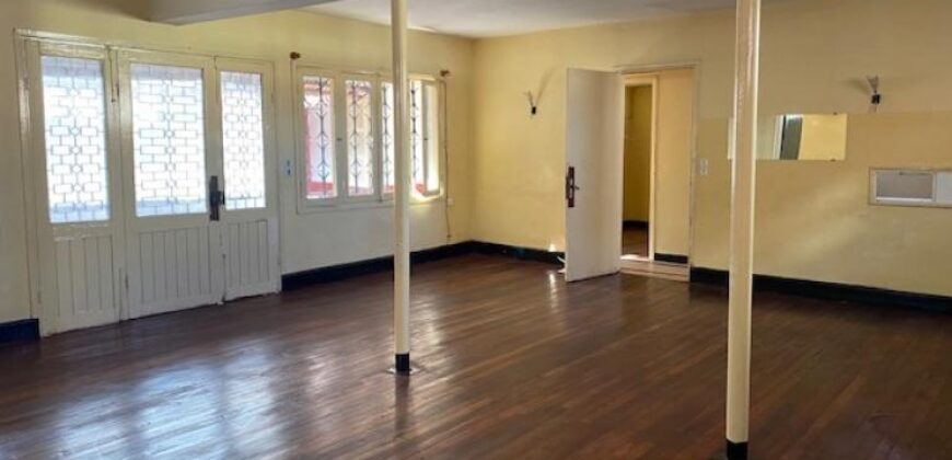 À louer un appartement de type F5 idéal pour bureau ou habitation situé dans un quartier recherché à Ankadifotsy