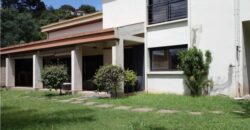 A vendre une villa T7 de standing de 200 m2 sur terrain de 1500 m2 située dans le quartier résidentiel d’Ambatoroka
