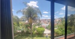 A vendre une villa T7 de standing de 200 m2 sur terrain de 1500 m2 située dans le quartier résidentiel d’Ambatoroka