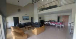 A vendre une villa T7 de standing de 200 m2 sur terrain de 1500 m2 située dans le quartier résidentiel d’Ambatoroka