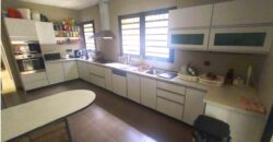 A vendre une villa T7 de standing de 200 m2 sur terrain de 1500 m2 située dans le quartier résidentiel d’Ambatoroka