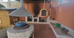 A louer une villa T5 accompagnée d’un F2 semi-meublé située dans un quartier résidentiel calme à Talatamaty