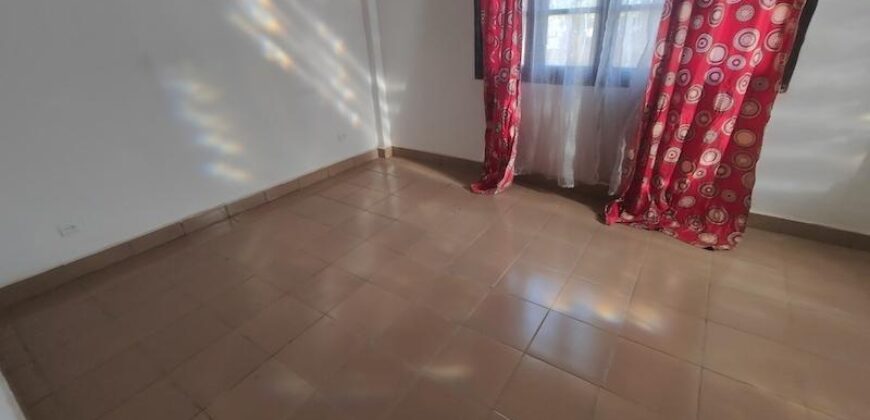 A louer une villa T5 accompagnée d’un F2 semi-meublé située dans un quartier résidentiel calme à Talatamaty