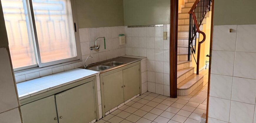 Location de deux villa mitoyennes à usage mixte située en bord de route d’Antsakaviro