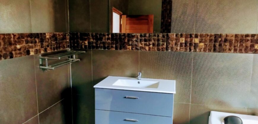 A louer une spacieuse villa T6 avec piscine sur un terrain de 2700 m2 à Itaosy Ambohidrapeto