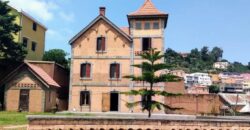 A louer une spacieuse villa T6 avec piscine sur un terrain de 2700 m2 à Itaosy Ambohidrapeto