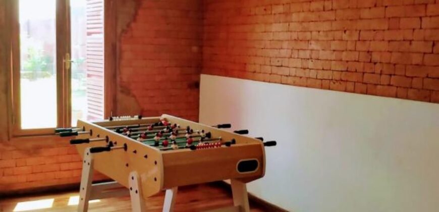 A louer une spacieuse villa T6 avec piscine sur un terrain de 2700 m2 à Itaosy Ambohidrapeto