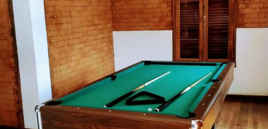 A louer une spacieuse villa T6 avec piscine sur un terrain de 2700 m2 à Itaosy Ambohidrapeto