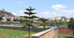 A louer une spacieuse villa T6 avec piscine sur un terrain de 2700 m2 à Itaosy Ambohidrapeto