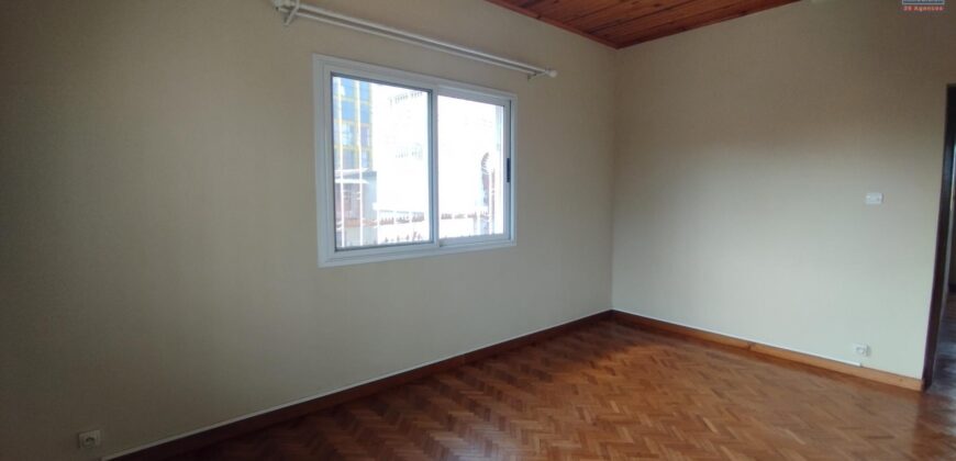En location appartement T4 refait à neuf situé dans le quartier d’Itaosy