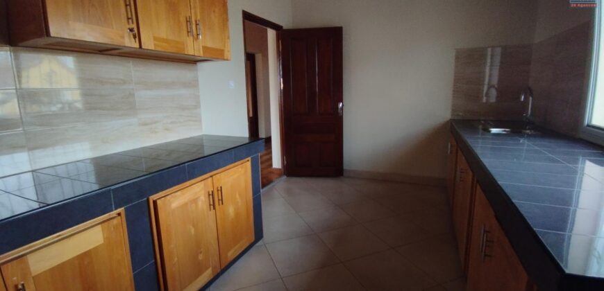 En location appartement T4 refait à neuf situé dans le quartier d’Itaosy