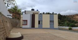 A louer une villa T4 sur un terrain de 500m2 située à Ambatobe