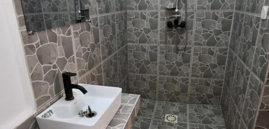 A louer une villa T4 sur un terrain de 500m2 située à Ambatobe