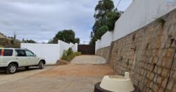A louer une villa T4 sur un terrain de 500m2 située à Ambatobe