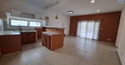 A louer une villa T4 sur un terrain de 500m2 située à Ambatobe