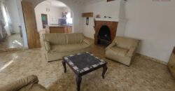 A louer une villa T5 accompagnée d’un F2 semi-meublé située dans un quartier résidentiel calme à Talatamaty