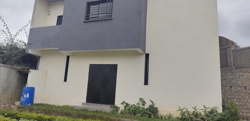 A vendre une charmante villa à étage T4 d’environ 110 m2 située dans un quartier calme à Ambohijanahary