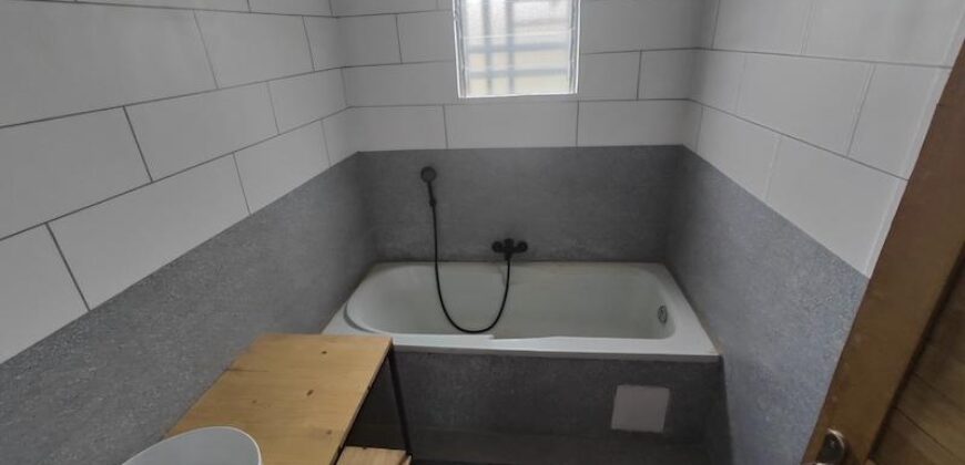 A vendre une charmante villa à étage T4 d’environ 110 m2 située dans un quartier calme à Ambohijanahary