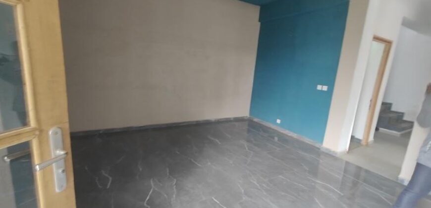 A vendre une charmante villa à étage T4 d’environ 110 m2 située dans un quartier calme à Ambohijanahary
