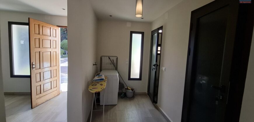 En location appartement T3 meublé et équipé situé à Ivato
