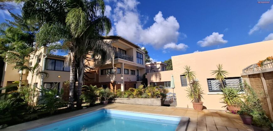 En location appartement T3 meublé et équipé situé à Ivato