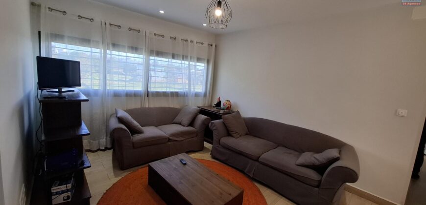 En location appartement T3 meublé et équipé situé à Ivato