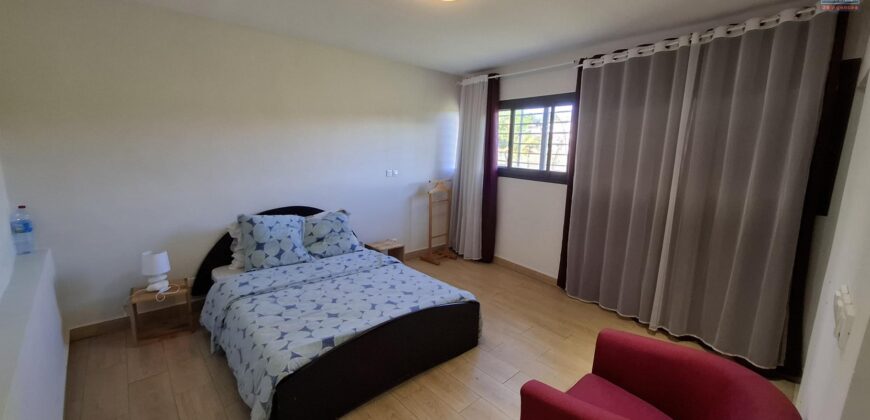 En location appartement T3 meublé et équipé situé à Ivato