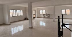 À louer un grand local professionnel ou commercial de 750 m2 situé en bord de route à Analakely