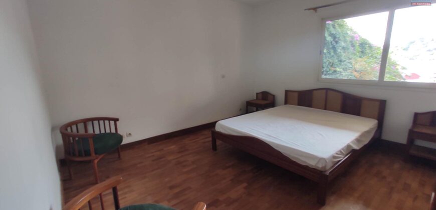 À louer charmant appartement T3 meublé situé dans une résidence sécurisée à Mahamasina