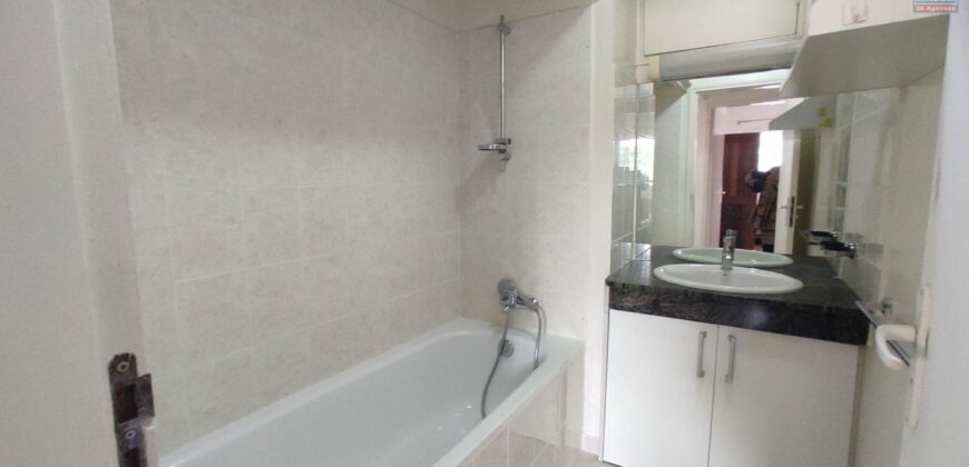 À louer charmant appartement T3 meublé situé dans une résidence sécurisée à Mahamasina