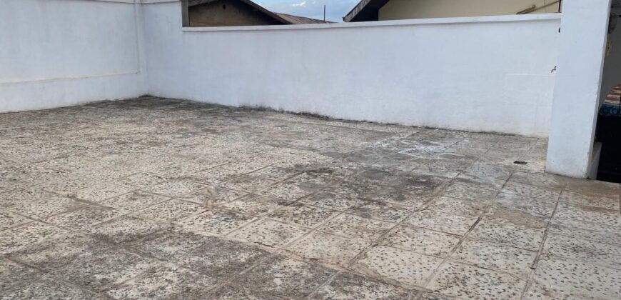 À louer une villa de type F3 avec garage située à Tanjombato