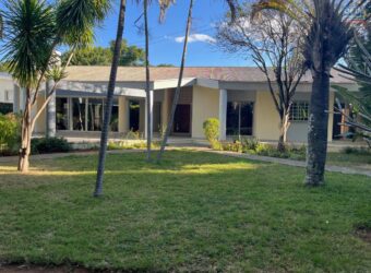 Location spacieuse villa T5 avec jardin et garage située dans la résidence Bonnet à Ivandry