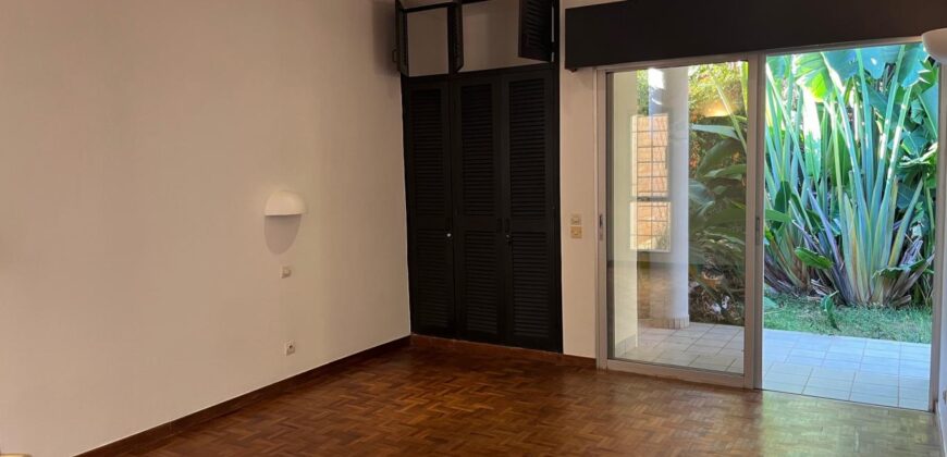 Location spacieuse villa T5 avec jardin et garage située dans la résidence Bonnet à Ivandry