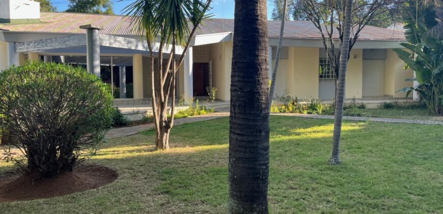 Location spacieuse villa T5 avec jardin et garage située dans la résidence Bonnet à Ivandry